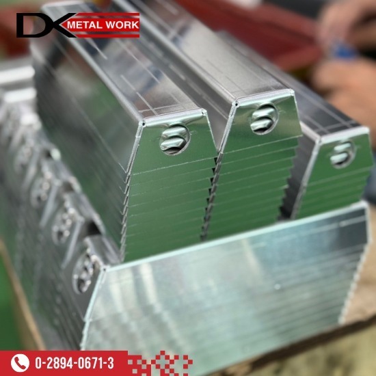 บริการงานพับโลหะด้วยเครื่องพับ (PRESS BRAKE MACHINE) เครื่องพับ (PRESS BRAKE MACHINE)  งานพับโลหะด้วยเครื่องพับ  ร้านพับเหล็ก ใกล้ฉัน  ตัดพับเหล็ก  ร้านพับเหล็กตามแบบ 